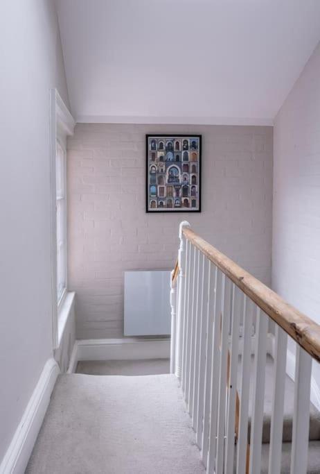 Beautiful & Spacious Retreat In 윈체스터 외부 사진