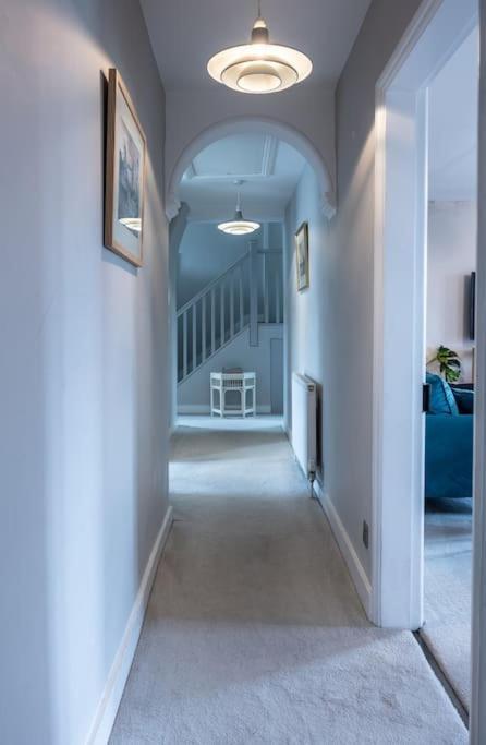 Beautiful & Spacious Retreat In 윈체스터 외부 사진