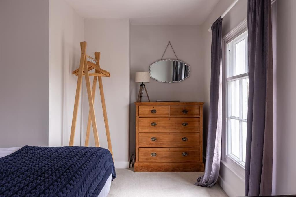 Beautiful & Spacious Retreat In 윈체스터 외부 사진
